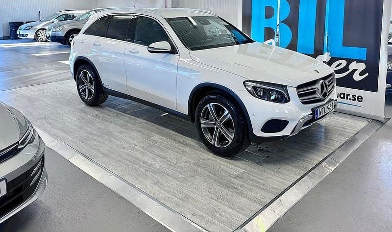 Vit Begagnad 2017 Mercedes GLC220 SUV | 299 000 kr (Marknadspris) - Bild 1/4
