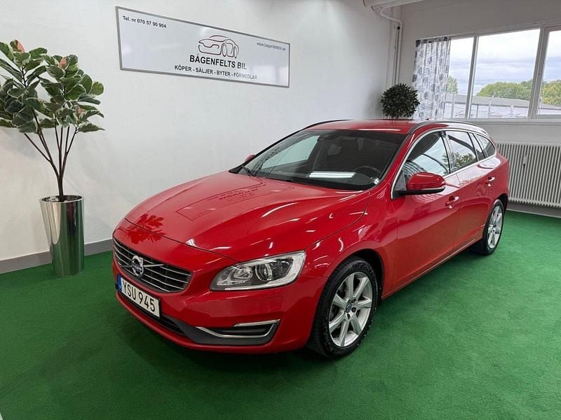 Röd Begagnad 2018 Volvo V60 Momentum Kombi | 189 500 kr (Superpris) - Bild 1/4
