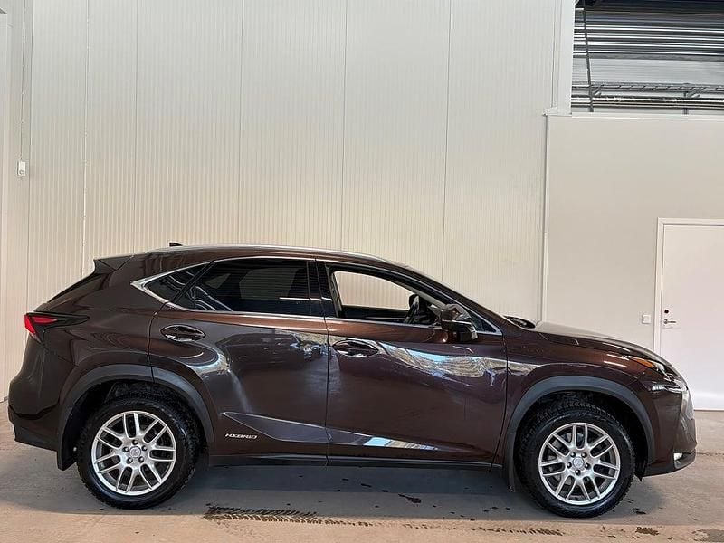 Begagnad Lexus NX300h Executive Line 197 HK (144 kW) 2015 Mörkbrun SUV