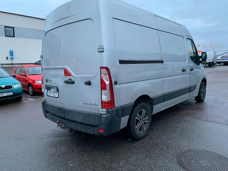 Begagnad Opel Movano 125 HK (91 kW) 2014 Grå Van