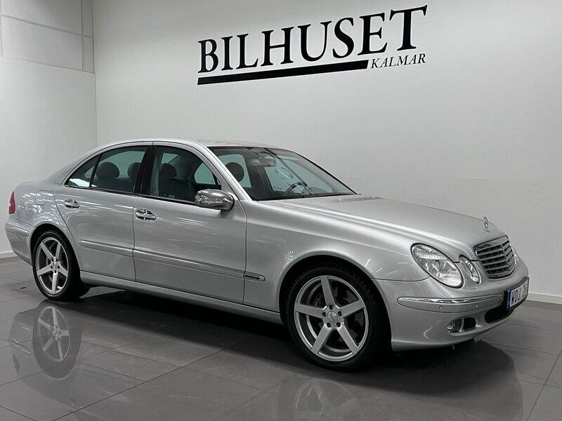 Silver Begagnad 2005 Mercedes E350 Sedan | 119 900 kr - Bild 1/4