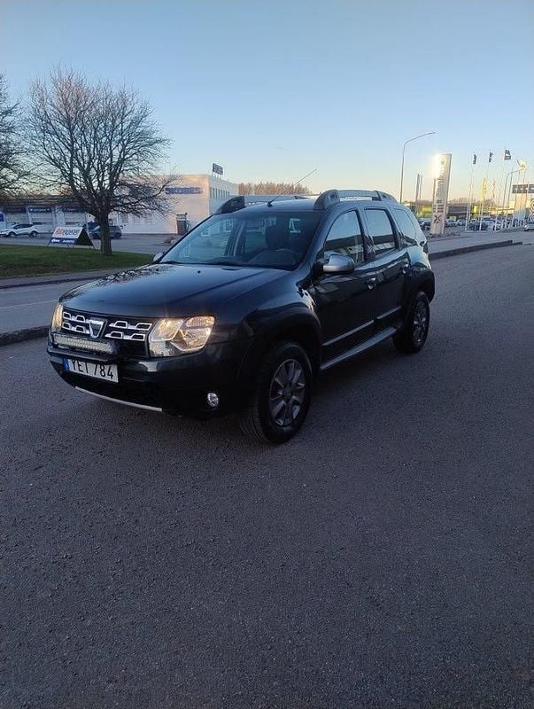 Mörkgrå Begagnad 2016 Dacia Duster SUV | 112 800 kr (Marknadspris) - Bild 1/4