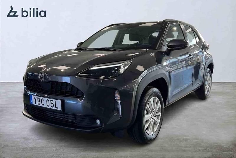 Grå Ny 2025 Toyota Yaris Cross SUV | 313 646 kr - Bild 1/1