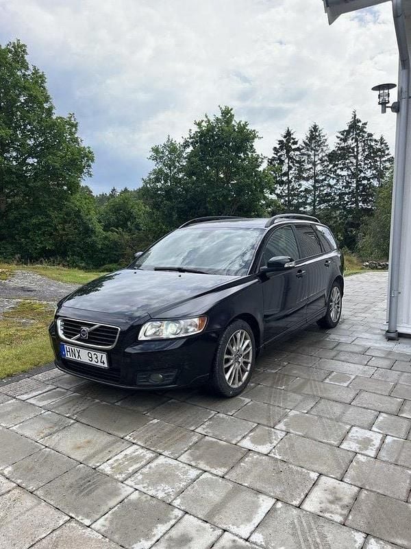 Svart Begagnad 2009 Volvo V50 Momentum Kombi | 15 000 kr (Superpris) - Bild 1/4