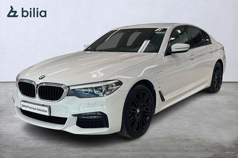 Vit Begagnad 2020 BMW 530 iPerformance Sedan | 429 900 kr - Bild 1/3