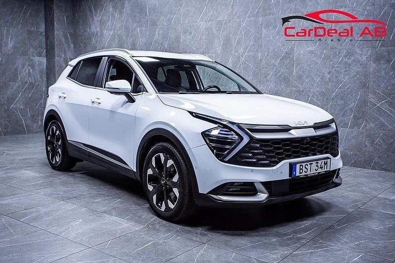 Vit Begagnad 2022 Kia Sportage Advance SUV | 308 800 kr (Superpris) - Bild 1/4