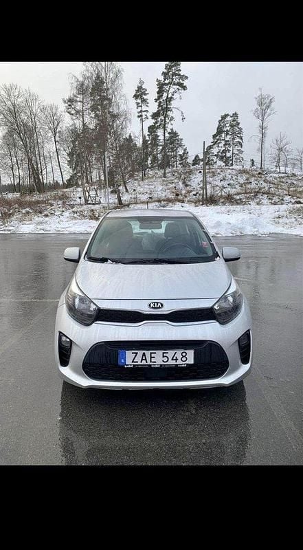 Grå Begagnad 2018 Kia Picanto Advance Halvkombi | 68 000 kr (Marknadspris) - Bild 1/4