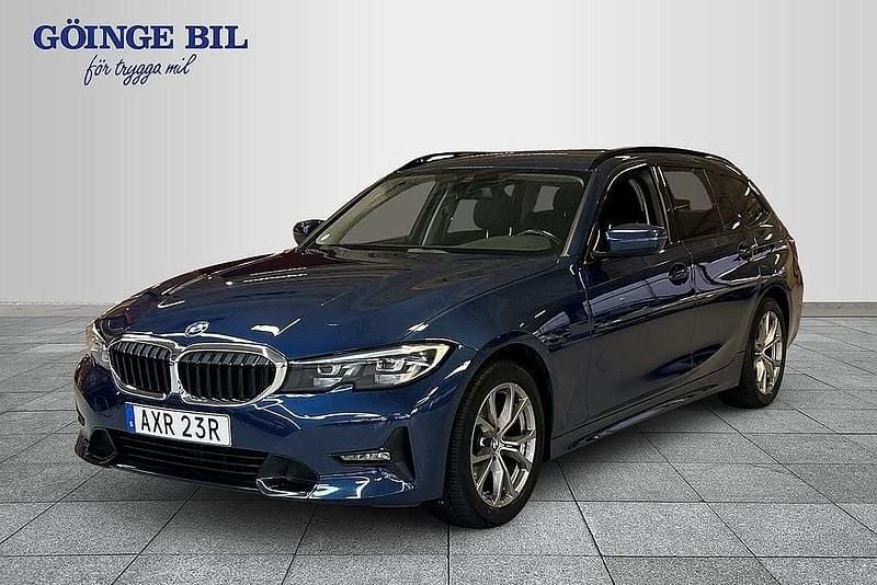 Blå Begagnad 2021 BMW 320 Shadowline Kombi | 319 000 kr (Marknadspris) - Bild 1/3