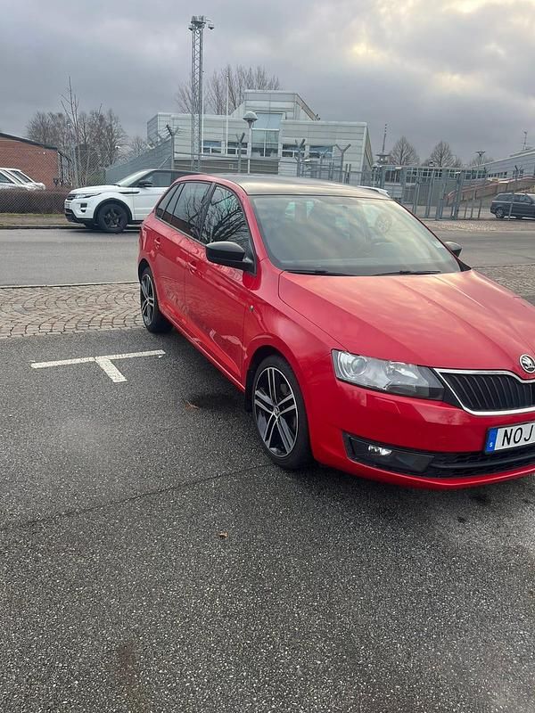 Begagnad Skoda Rapid 105 HK (77 kW) 2014 Halvkombi