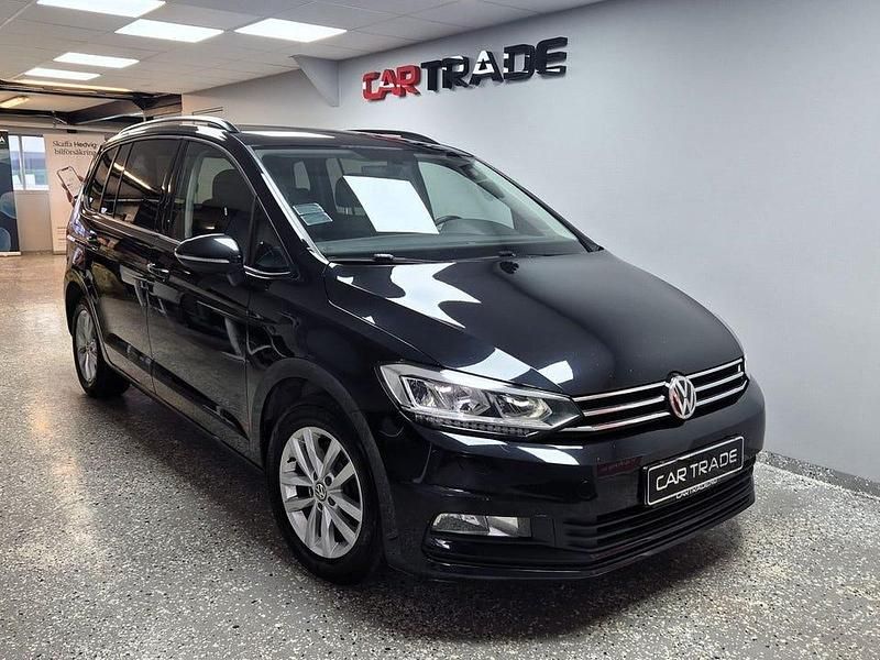 Begagnad VW Touran 150 HK (110 kW) 2017 Svart Minibuss