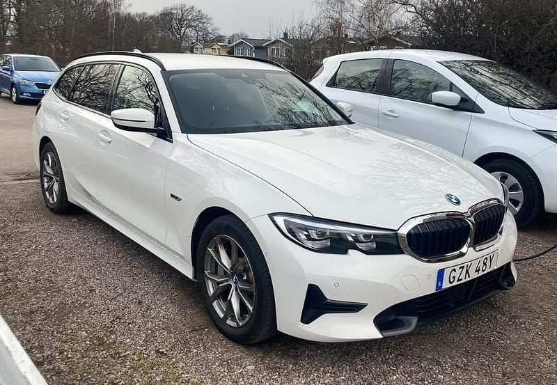 Begagnad BMW 330 292 HK (214 kW) 2022 Alpinvit