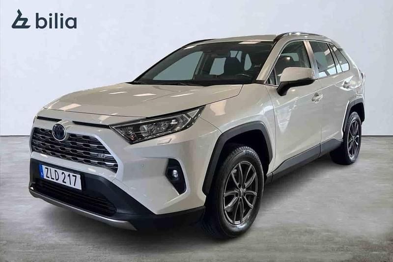 Vit Begagnad 2022 Toyota RAV4 Hybrid SUV | 359 900 kr - Bild 1/1