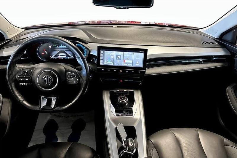 Begagnad MG MG5 EV Luxury 132 kW (180 HK) 2022 Röd Kombi