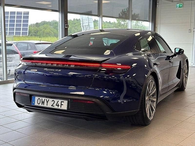Begagnad Porsche Taycan 4S Chrono 364 kW (496 HK) 2021 Blå Sedan