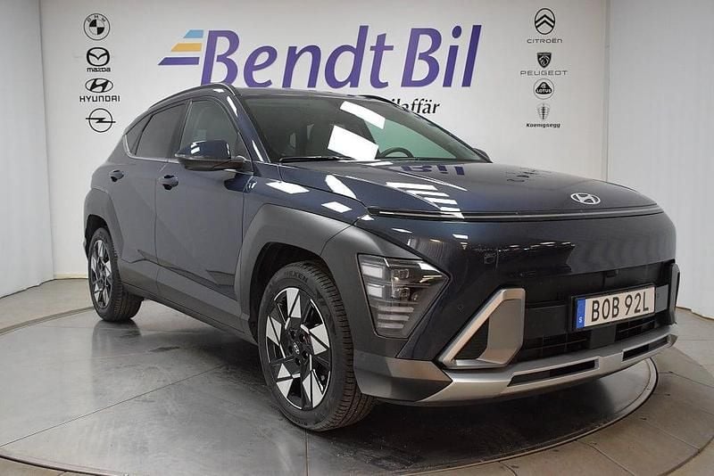 Denim blue Begagnad 2024 Hyundai Kona Advanced SUV | 318 900 kr (Bra pris) - Bild 1/3