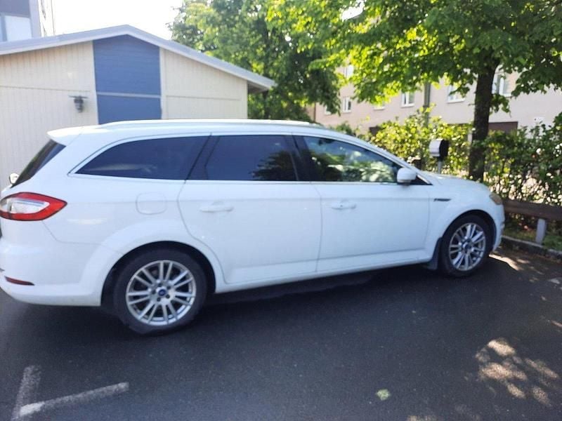 Vit Begagnad 2013 Ford Mondeo Business Edition Kombi | 20 000 kr (Superpris) - Bild 1/4