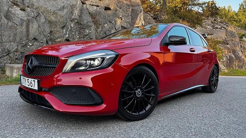 Röd Begagnad 2015 Mercedes A200 AMG Halvkombi | 179 900 kr (Dyr) - Bild 1/4