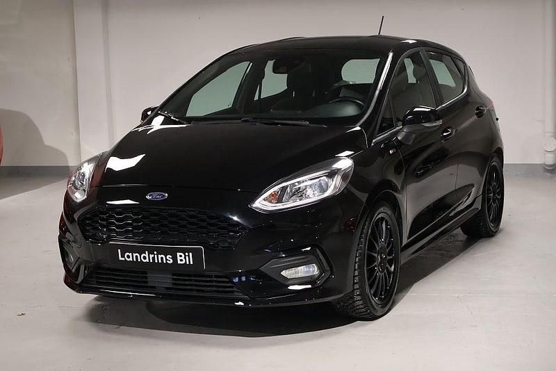 Svartmetallic Begagnad 2018 Ford Fiesta ST-Line Halvkombi | 99 500 kr (Marknadspris) - Bild 1/4