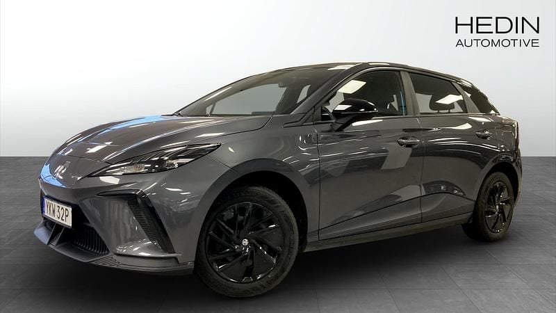 Grå (grey) Begagnad 2023 MG MG4 EV Halvkombi | 249 900 kr (Marknadspris) - Bild 1/4