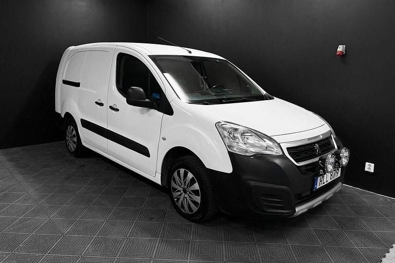 Vit Begagnad 2017 Peugeot Partner Minibuss | 79 700 kr (Bra pris) - Bild 1/4