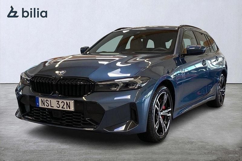 Blå Begagnad 2025 BMW 330e M Sport Kombi | 589 000 kr (Dyr) - Bild 1/4