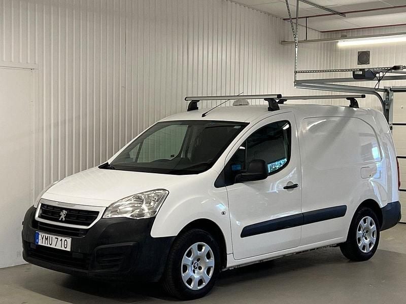 Vit Begagnad 2018 Peugeot Partner Minibuss | 89 900 kr (Bra pris) - Bild 1/4