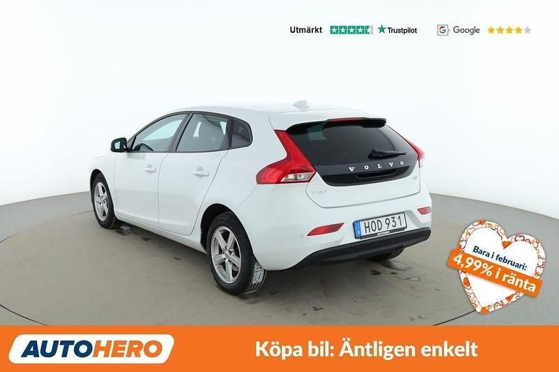 Begagnad Volvo V40 Kinetic 121 HK (88 kW) 2017 Vit Halvkombi