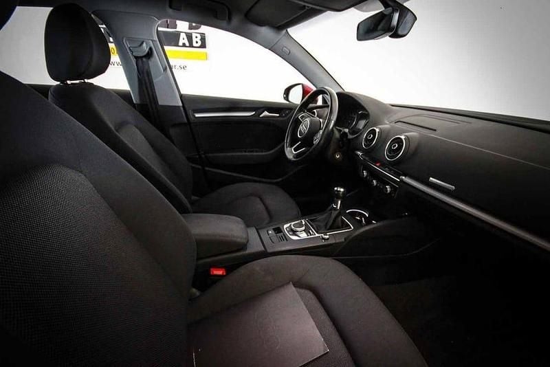 Begagnad Audi A3 Proline 116 HK (85 kW) 2019 Röd Sedan