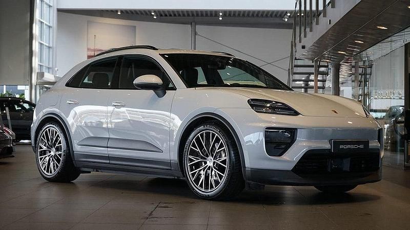 Ljusgrå Begagnad 2024 Porsche Macan SUV | 859 000 kr - Bild 1/4