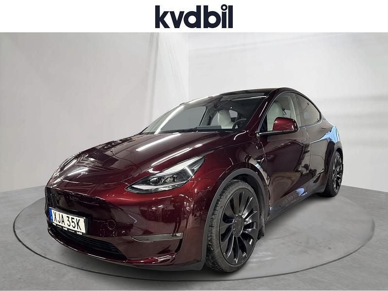 Röd Begagnad 2023 Tesla Model Y Performance SUV | 439 000 kr (Marknadspris) - Bild 1/3