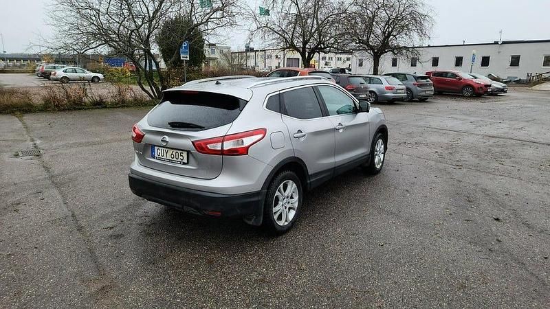 Begagnad Nissan Qashqai 116 HK (85 kW) 2015 Silver SUV