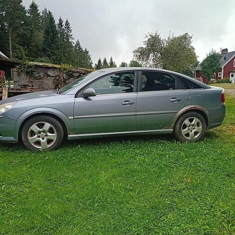 Grå Begagnad 2006 Opel Vectra GTS Halvkombi | 4 500 kr - Bild 1/2