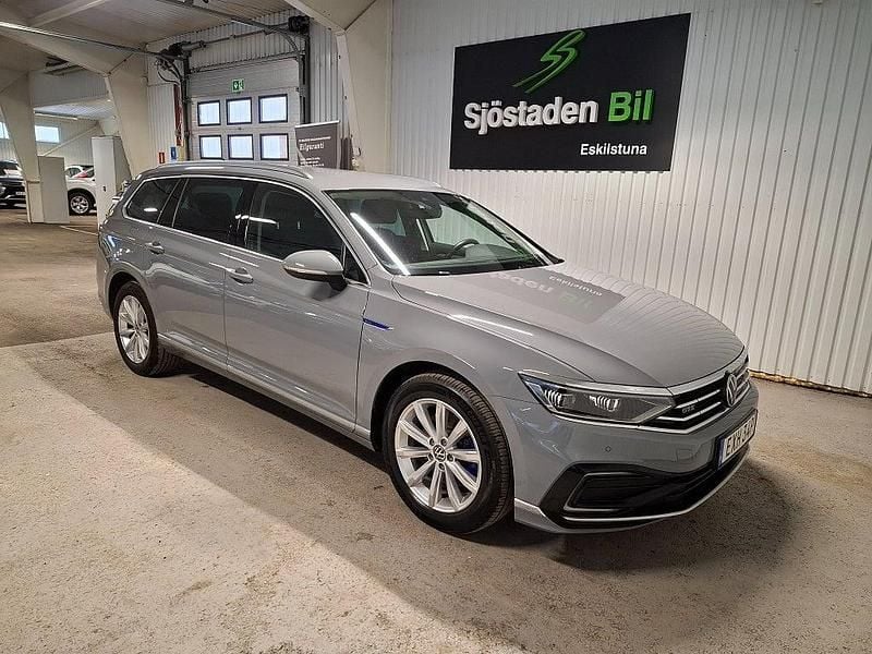Begagnad VW Passat GTE 156 HK (114 kW) 2023 Grå Kombi