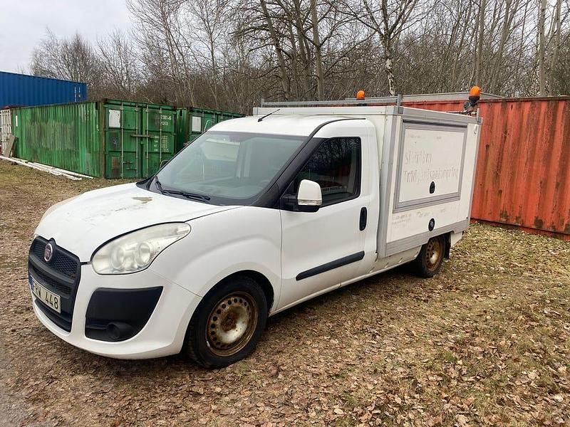 Begagnad Fiat Doblò 90 HK (66 kW) 2013 Minibuss