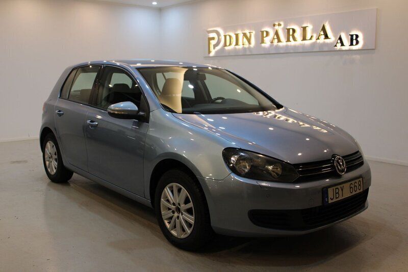 Ljusblå (blå) Begagnad 2010 VW Golf VI Halvkombi | 99 900 kr (Marknadspris) - Bild 1/4