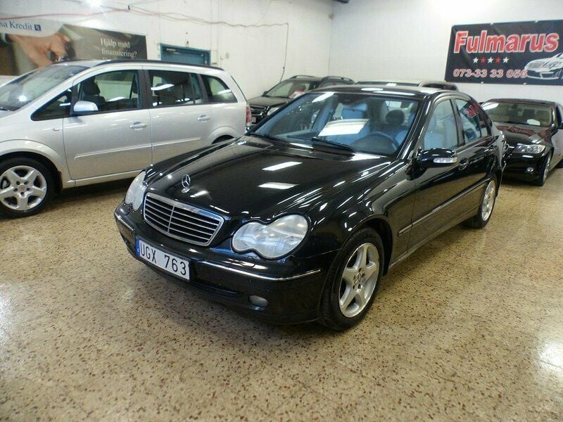 Begagnad Mercedes C320 218 HK (160 kW) 2003 Svart Sedan