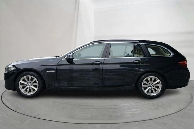 Begagnad BMW 520 184 HK (135 kW) 2014 Svart Kombi