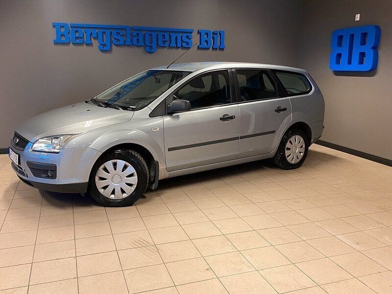 Silver Begagnad 2005 Ford Focus Kombi | 22 500 kr (Marknadspris) - Bild 1/4