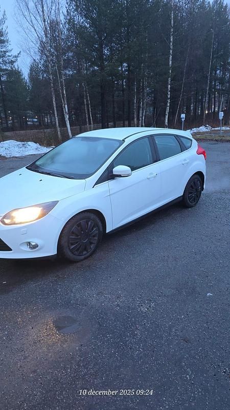 Begagnad 2012 Ford Focus Halvkombi | 55 000 kr (Marknadspris) - Bild 1/4