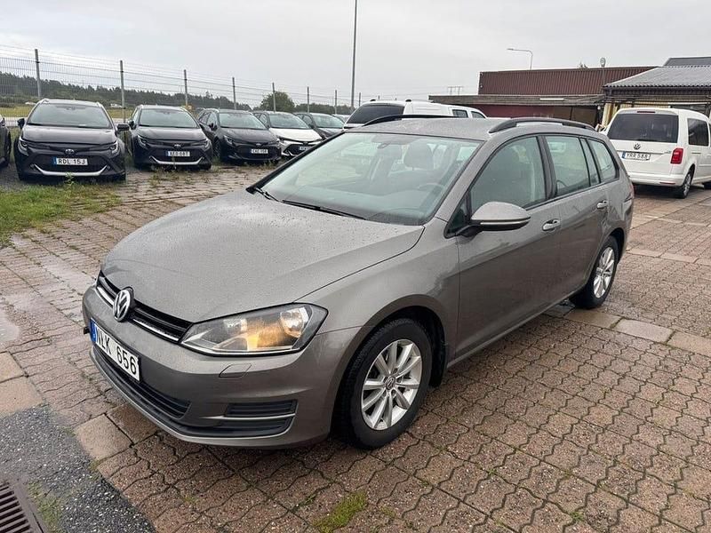 Grå Begagnad 2015 VW Golf VII Kombi | 84 900 kr (Marknadspris) - Bild 1/4