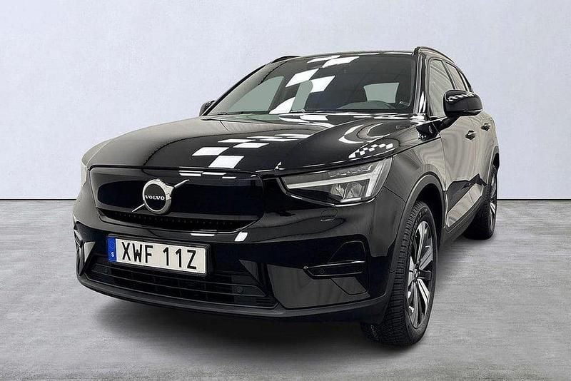 Svart Begagnad 2022 Volvo XC40 Core SUV | 329 900 kr - Bild 1/4