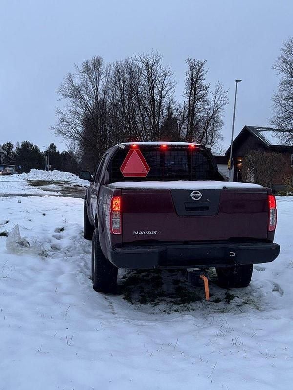 Röd Begagnad 2006 Nissan Navara Pickup | 58 000 kr (Bra pris) - Bild 1/4