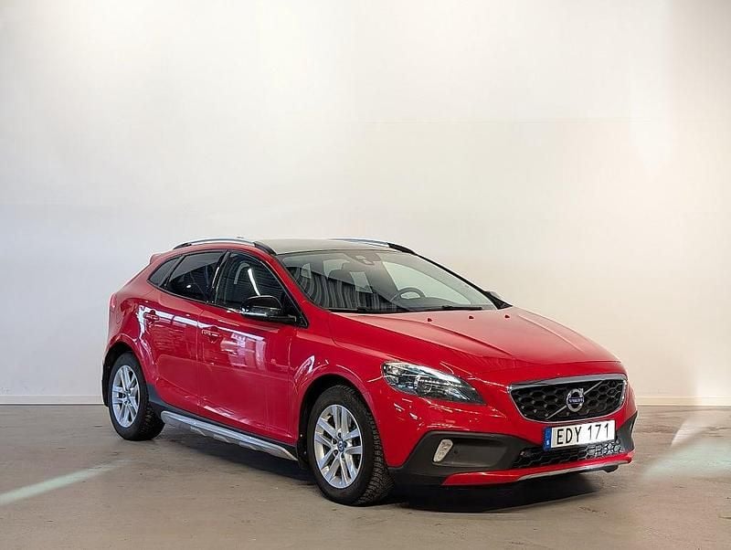 Begagnad Volvo V40 Summum 254 HK (186 kW) 2014 Röd Halvkombi