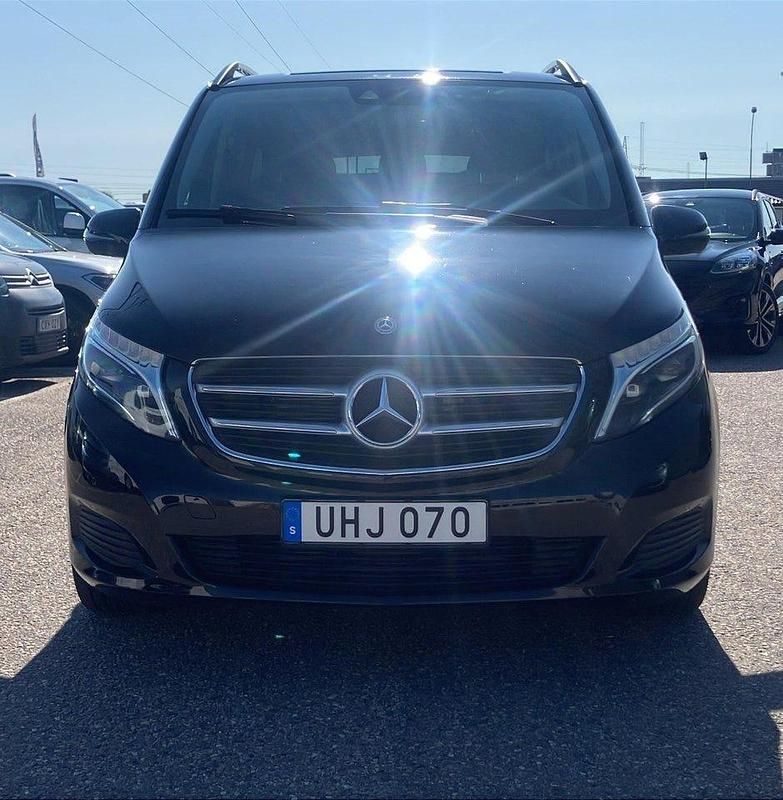 Svart Begagnad 2018 Mercedes V250 Minibuss | 449 900 kr (Lite dyr) - Bild 1/4
