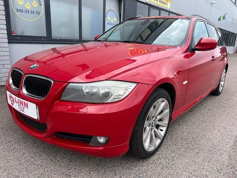 Röd Begagnad 2011 BMW 318 Kombi | 68 999 kr (Bra pris) - Bild 1/4