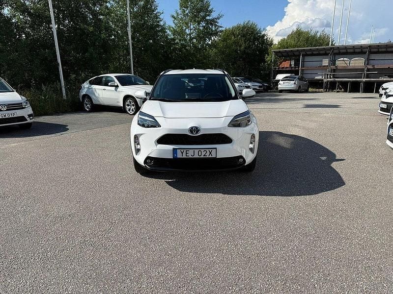 Vit Begagnad 2023 Toyota Yaris Cross Active SUV | 189 900 kr (Superpris) - Bild 1/4