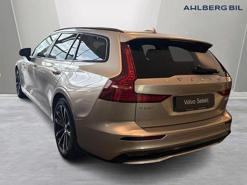 Begagnad Volvo V60 Plus 349 HK (256 kW) 2024 Ljusgrå Kombi