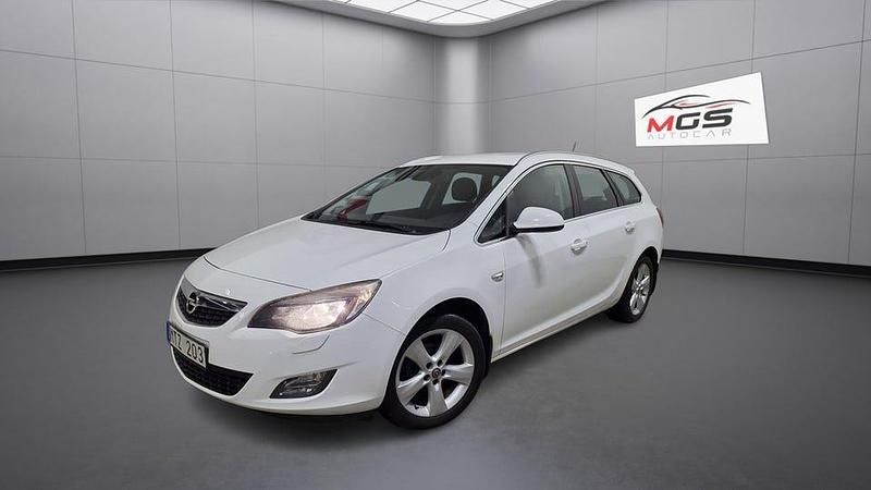 Vit Begagnad 2012 Opel Astra Enjoy Kombi | 44 900 kr (Marknadspris) - Bild 1/4