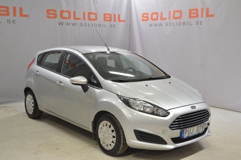Grå Begagnad 2013 Ford Fiesta Halvkombi | 39 900 kr (Bra pris) - Bild 1/4