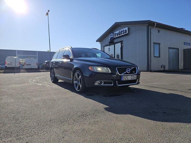 Blå Begagnad 2010 Volvo V70 Momentum Kombi | 48 000 kr (Lite dyr) - Bild 1/4